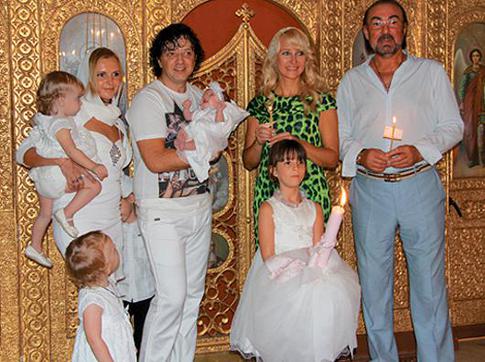 Рома Жуков выкупил семейный склеп