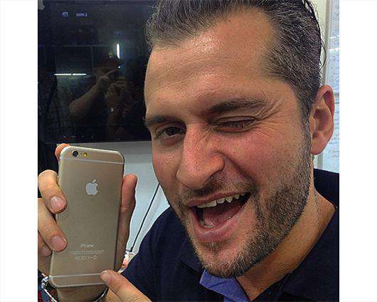 Ираклий Пирцхалава разбил iPhone 6. Фото: Instagram.com/irakli_music.