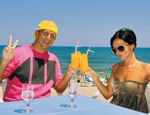 Как звезды отдыхали и работали летом