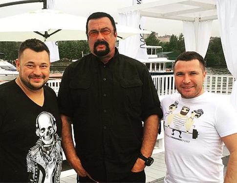 Стивен Сигал отужинал на вечеринке Сергея Жукова