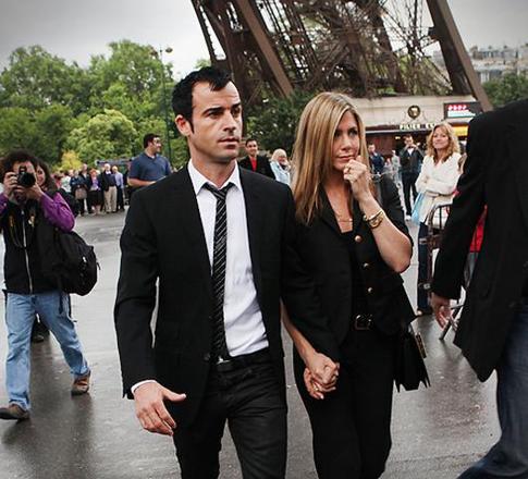 Энистон и Теру отпраздновали помолвку