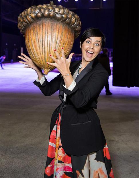 Ольга Шелест возглавила парад доисторических зверей в Бельгии