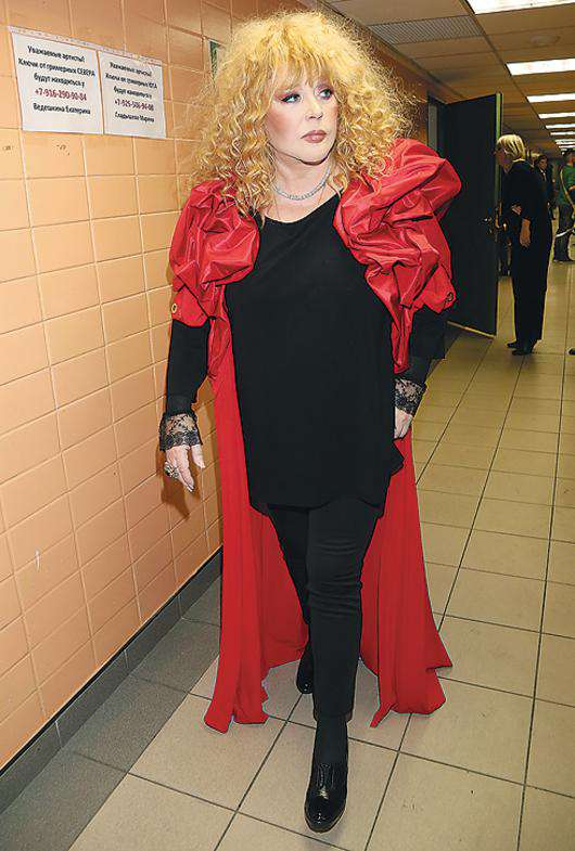 Алла Пугачева.