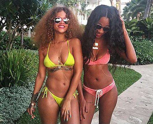 Рианна поделилась откровенным снимком в бикини. Фото: Instagram.com/badgalriri.