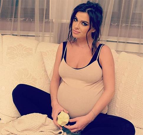 Лена Темникова показала детскую