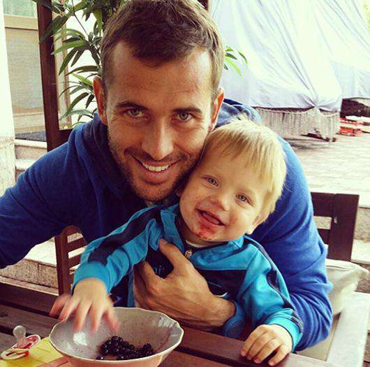 Александр Кержаков с сыном. Фото: Instagram.com/a.kerzhakov11.