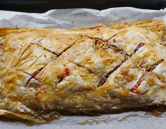 Пахлава со сливами и лавандой. Фото: материалы пресс-служб.