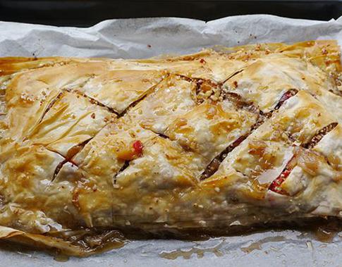 Пахлава со сливами и лавандой