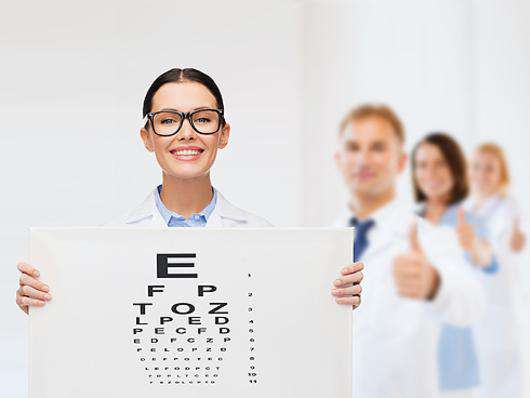 Проходить обследование у офтальмолога нужно раз в год. Фото: Lori.ru.