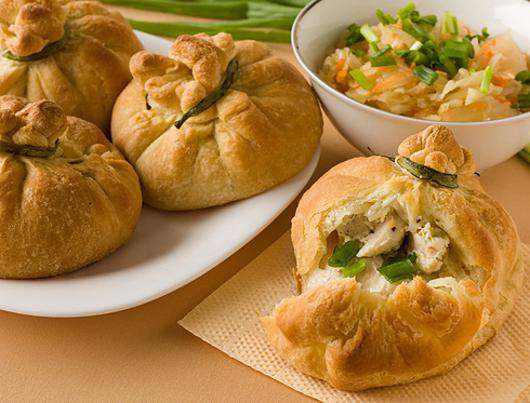 Новогодний стол можно накрыть за 20 минут. Фото: Fotolia/PhotoXPress.ru.