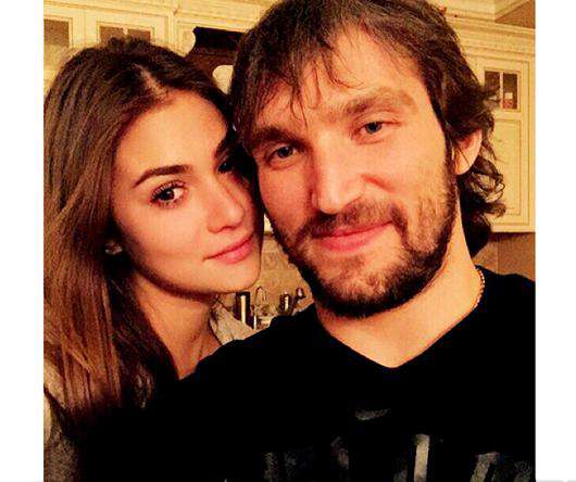 Александр опубликовал совместный снимок с Анастасией. Фото: социальные сети
