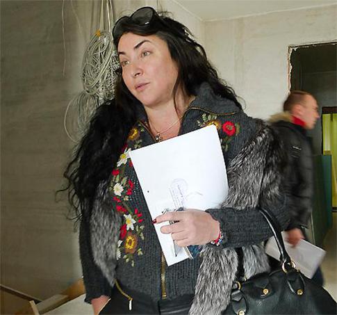 Лолиту собираются выселить?