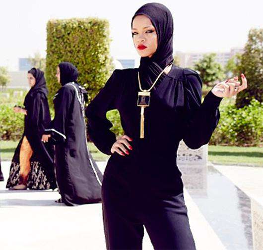 Рианна в мечети. Фото: Instagram.com.