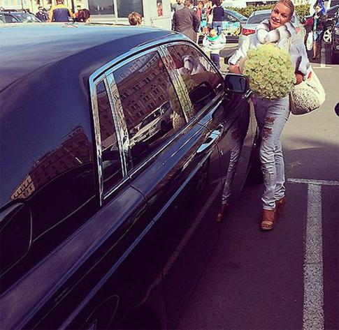 Волочкова носит шубу даже летом