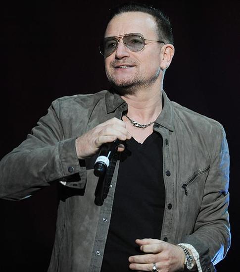 Боно устроил уличный концерт