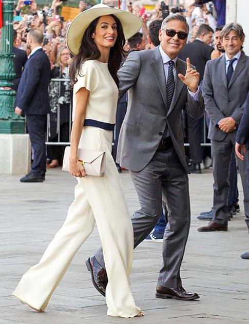 Джордж Клуни получил в подарок от жены набор стаканов