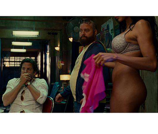 В картине «Мальчишник-2: из Вегаса в Бангкок» один из героев умудрился провести ночь нестандартного секса с катоем. Кадр из фильма.