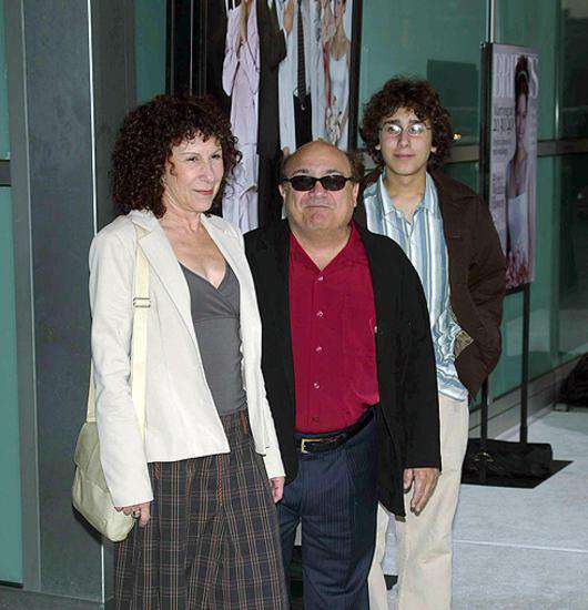 Дэнни Де Вито с женой и сыном. Фото: Rex Features/Fotodom.ru.