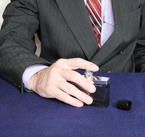 Слабый сильный пол: выбираем парфюм любимому