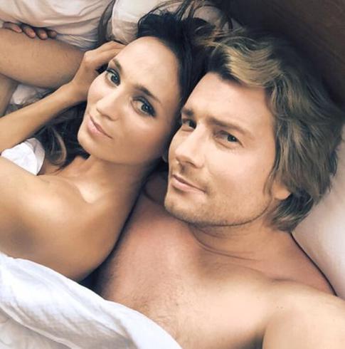 Подруга Баскова опубликовала интимную фотографию с артистом