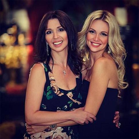 Виктория Лопырева показала фото с мамой