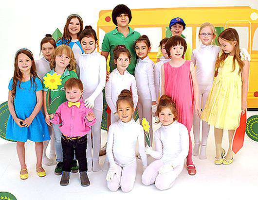 Семен Семин и участники группы «Непоседы». Фото: материалы пресс-служб.