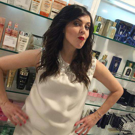 Вот блин, подстриглась на третьи лунные сутки. Повылезали изо всех луковиц:), - опубликовала Шелест снимок в новом образе. Фото: социальные сети