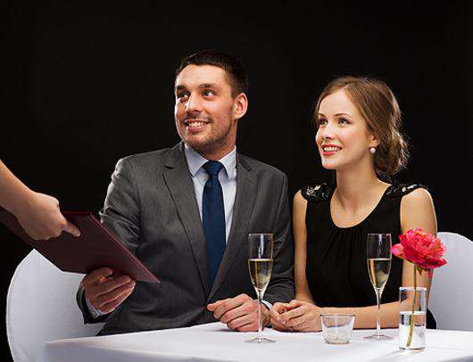 Кто в паре должен платить за партнера? Фото: Lori.ru.