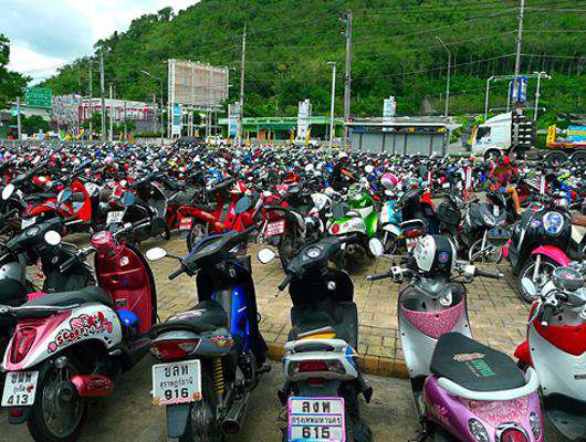 От обилия разных моделей мотобайков рябит в глазах.