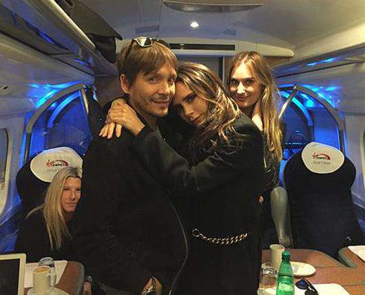 Виктория Бекхэм в поезде. Фото: Twitter.com/@victoriabeckham.
