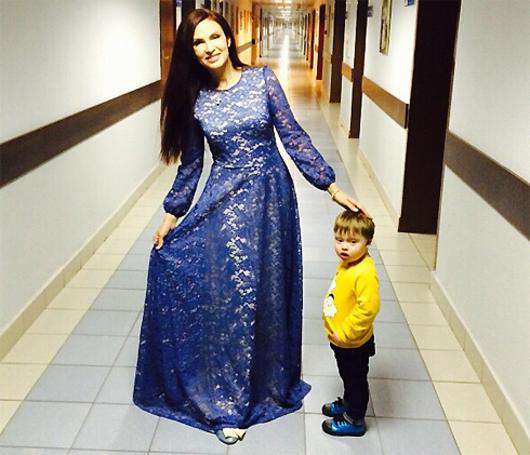 Эвелина Бледанс с сыном. Фото: Instagram.com/bledans.