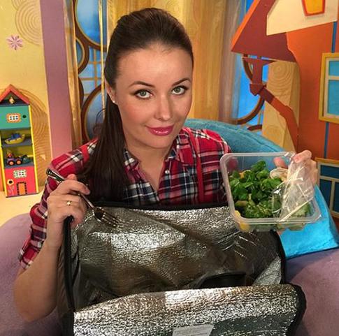 Оксана Федорова делает себе подарки сама