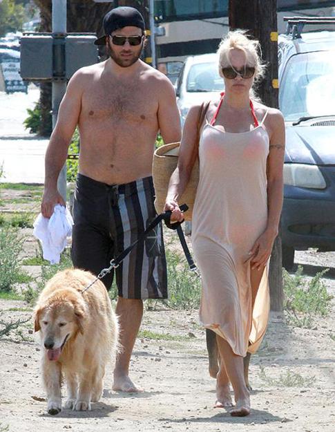 Бывший муж Памелы Андерсон чуть не задушил ее во время секса