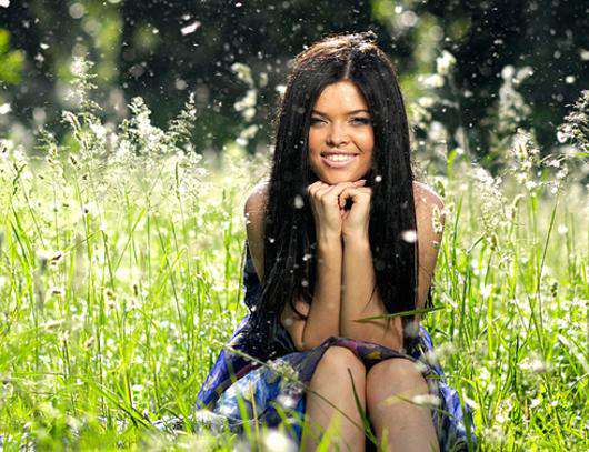 Тополиный пух становится причиной мучительной аллергии. Фото: Fotolia/PhotoXPress.ru.