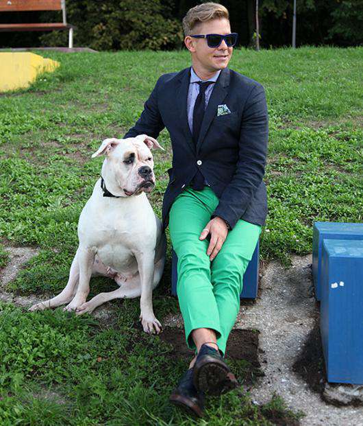Митя Фомин с любимой собакой. Фото: материалы пресс-служб.