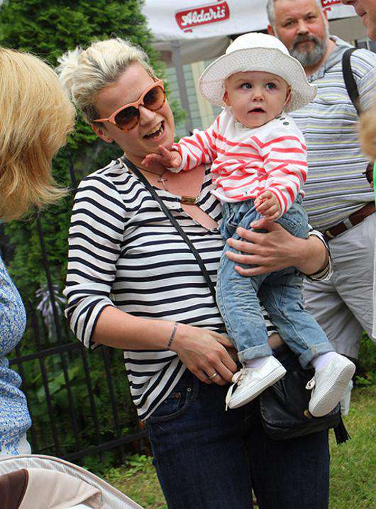 Дочка Долиной Ангелина души не чает в своей малышке. 