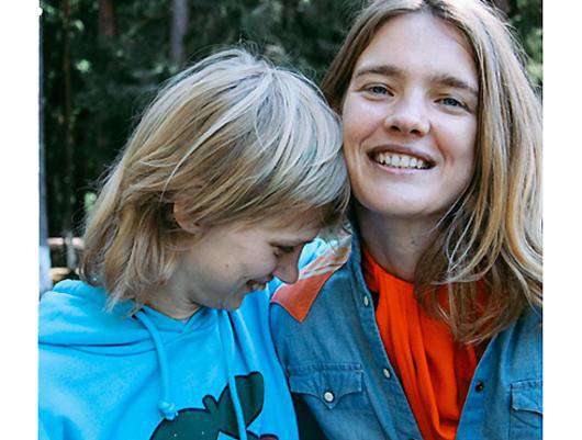 Наталья Водянова и ее сестра Оксана. Фото: Instagram.com/natasupernova.