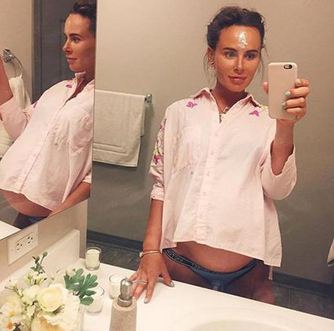 Саша Зверева родила сына