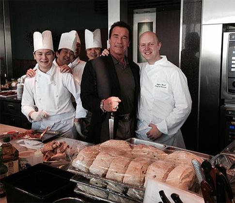 Шварценеггер приготовил супербутерброд