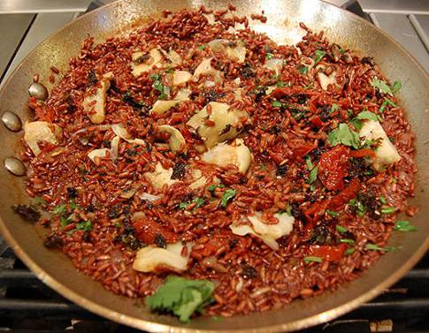 Красный рис с артишоками и кардамоном