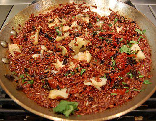 Красный рис с артишоками и кардамоном. Фото: материалы пресс-служб.