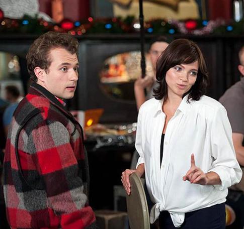 Звезда сериала «Восьмидесятые» стала мамой