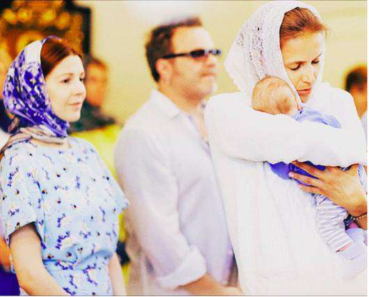 Сына Преснякова и Подольской полуторамесячного Артема крестили в минувшее воскресенье. Фото: социальные сети