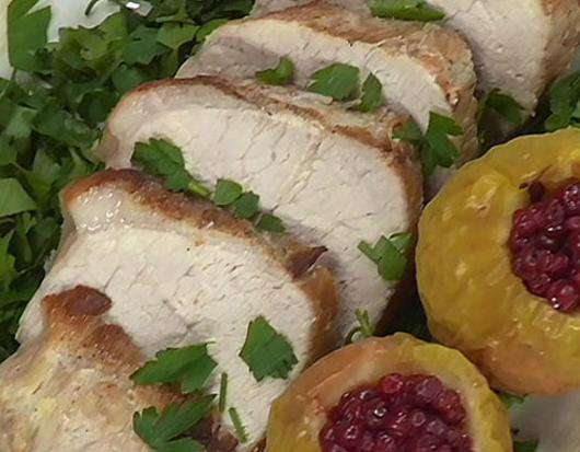 Свинина по-русски с печеными яблоками.