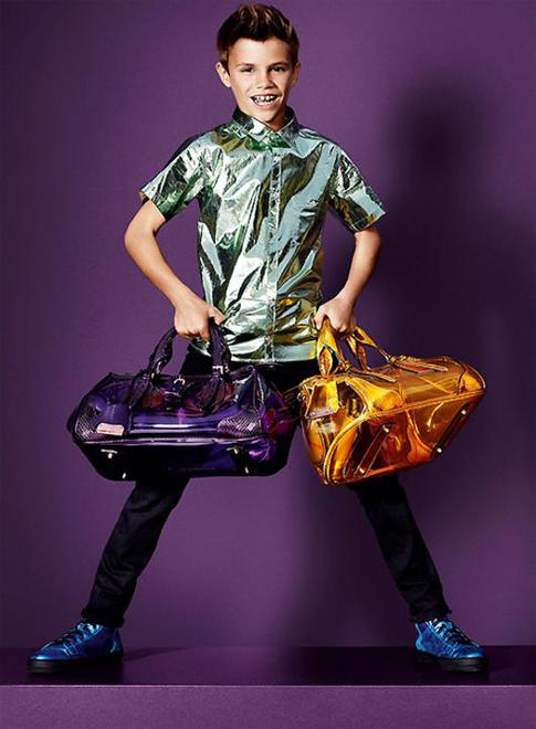 В детской коллекции Burberry обнаружили ядовитую рубашку