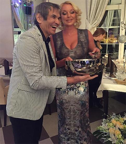 Анастасия Волочкова отметила день рождения при свечах