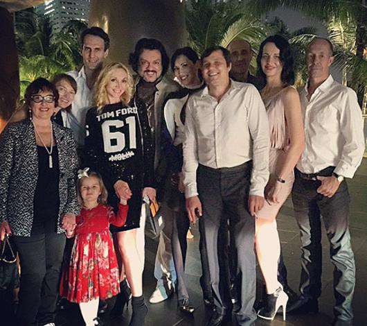 Кристина Орбакайте, Михаил Земцов, Филипп Киркоров с друзьями. Фото: Instagram.com. 