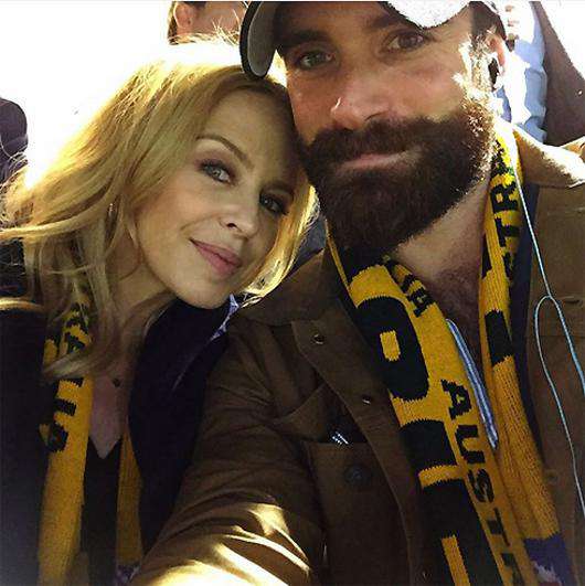 Джошуа Сасс опубликовал совместный снимок со своей возлюбленной Кайли Миноуг. Фото: Instagram.com/joshuasasse.
