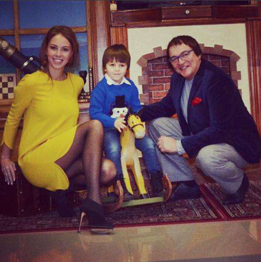 В доме телеведущего Дмитрия Диброва начали наряжать елки. Фото: социальные сети