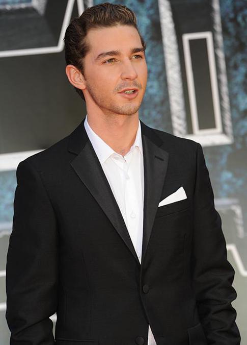 Шайя ЛаБаф расстался с подружкой